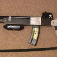 mein selbstgebauter Sniper
(Griff: handspezifisch angepasst;
 Lauf: Winchester;
 Magazin: G36-C;
 Zielerfassung/Visir: Kamera
 Schulterstütze: G36-C)
Länge: 122cm