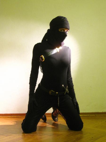 Hier mal ein Bild mit einem aktuellen Attentäterinnenoutfit von mir (na gut, zugegeben war es das Ninja-Kostüm meiner Abimottowoche..*hust*)