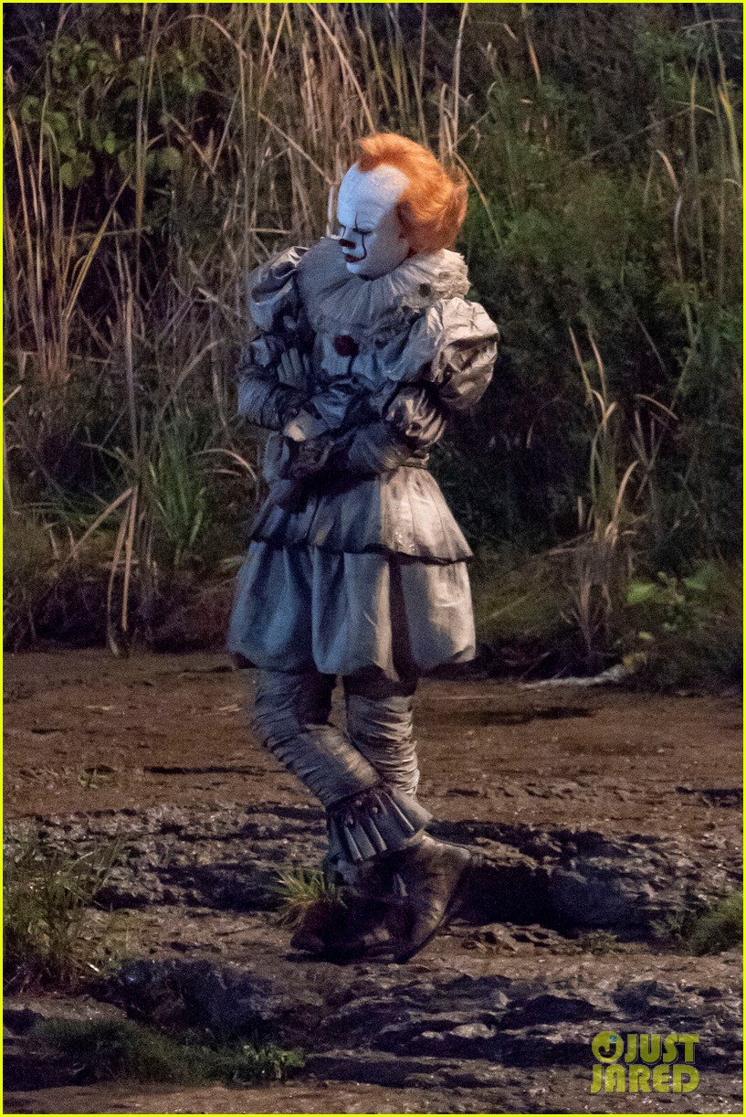 bill-skarsgard-gets-into-character-as-pennywise-on-it-2-set-02.jpg