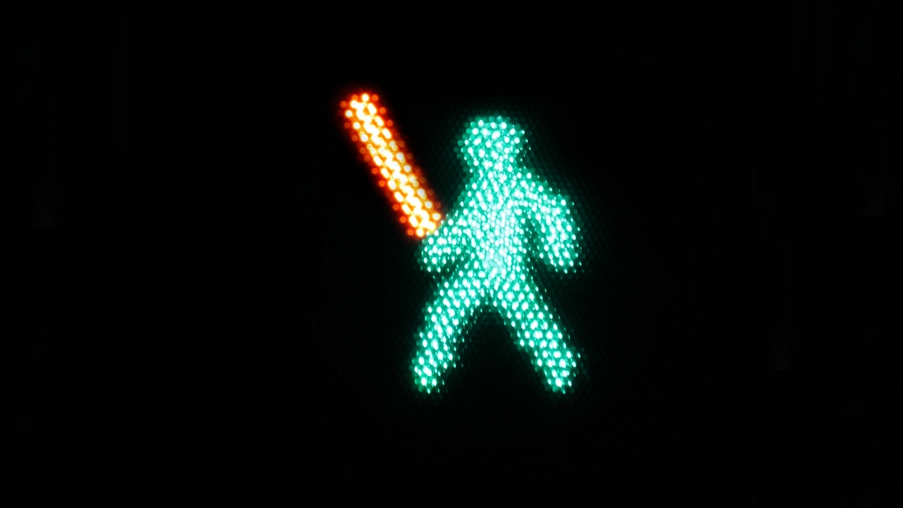 star-wars-lightsaber-traffic-li0.jpg