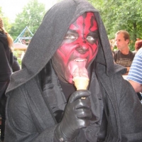 Darth Maul beim Eisessen! XD