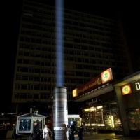 Lichtschwert 2

Skybeamer in einer Litfasssäule, die als Griff beklebt ist