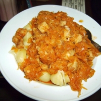 Szegediner Gulash mit Hühnchenfleisch und Nudeln