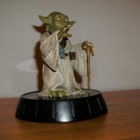 Gentle Giant Yoda Statue