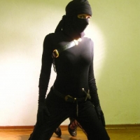 Hier mal ein Bild mit einem aktuellen Attentäterinnenoutfit von mir (na gut, zugegeben war es das Ninja-Kostüm meiner Abimottowoche..*hust*)