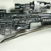 Hurains altes BlasTech A280 Jagdgewehr,
welches er zum Kampfgewehr umbaute.