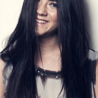 Aktuelles Bild von Isabelle Fuhrman. Ich könnte mir sie jetzt gleich als Sith in den neuen SW-Filmen vorstellen. Nö, die Hexe war ja schon im ersten Teil von "Hunger Games".