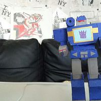 Selbstgebaute G1 Soundwave figur