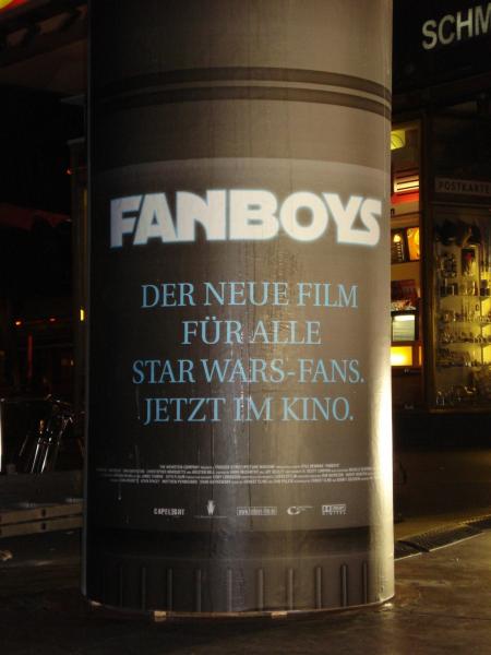 Aufschrift auf der Litfasssäule