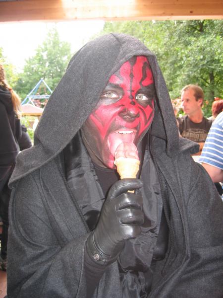 Darth Maul beim Eisessen! XD