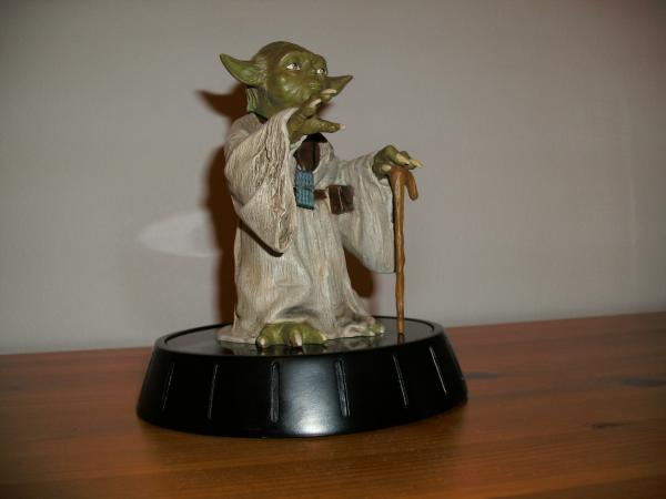 Gentle Giant Yoda Statue
