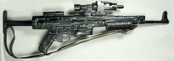 Hurains altes BlasTech A280 Jagdgewehr,
welches er zum Kampfgewehr umbaute.