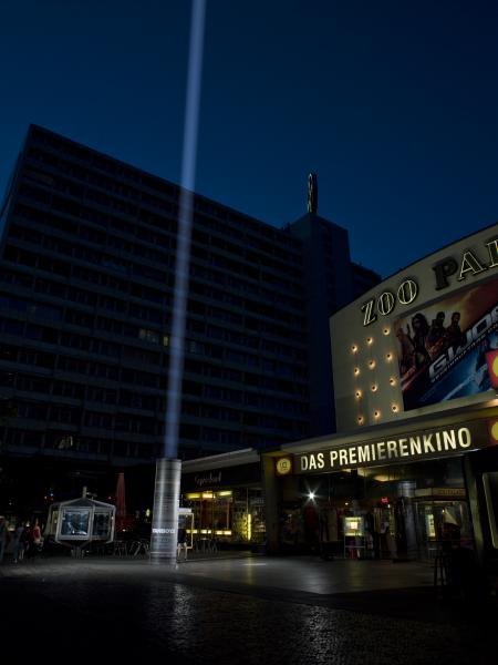 Lichtschwert 1

Skybeamer in einer Litfasssäule, die als Griff beklebt ist