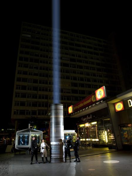 Lichtschwert 2

Skybeamer in einer Litfasssäule, die als Griff beklebt ist