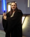 Qui-Gon mit blauem Lichtschwert