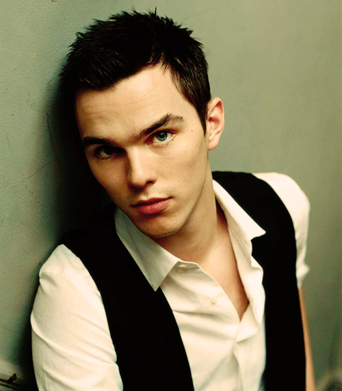 Nicholas-Hoult-nicholas-hoult-24121841-500-571.jpg