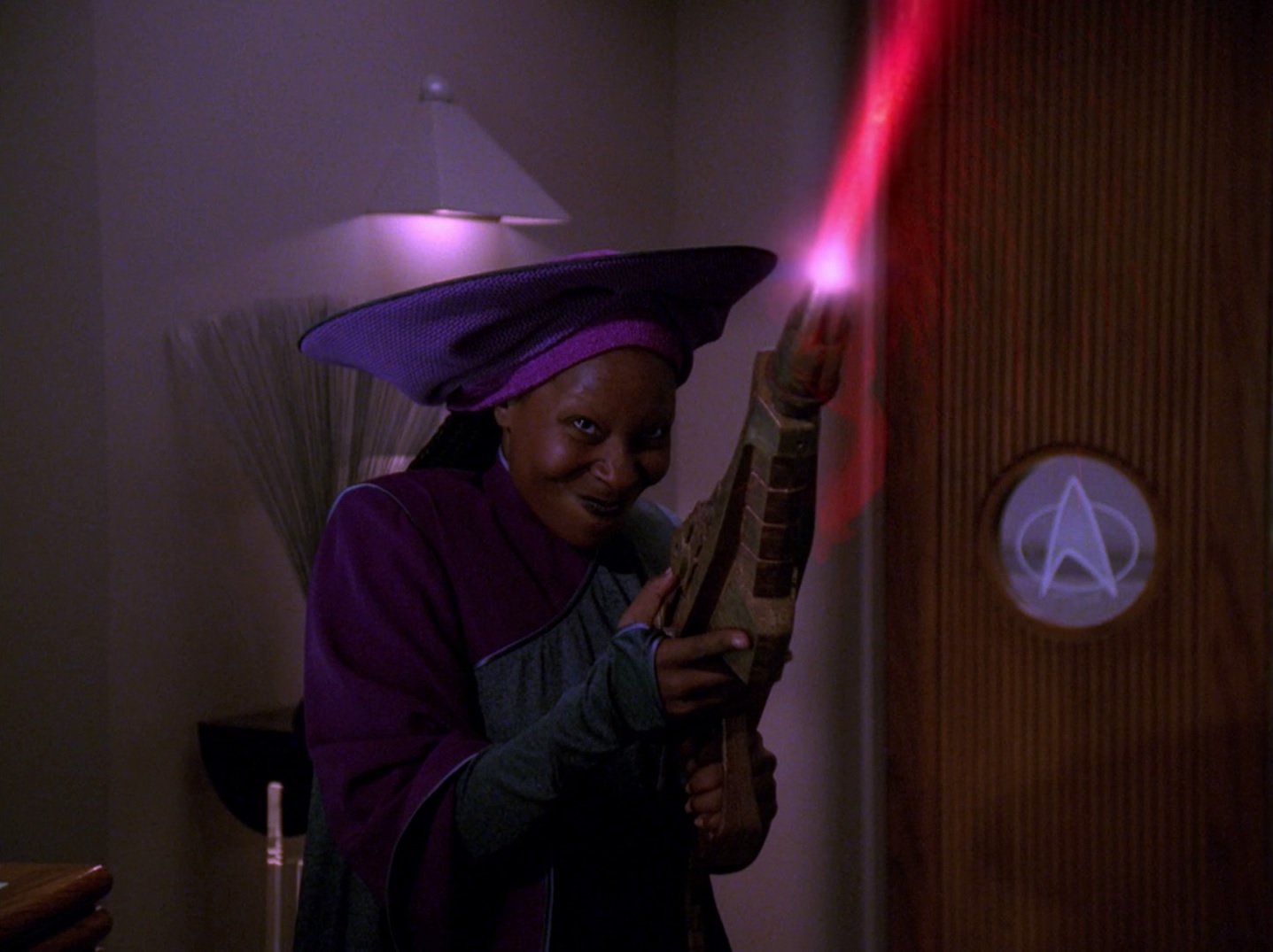 Guinan_bringt_den_Mob_unter_Kontrolle.jpg