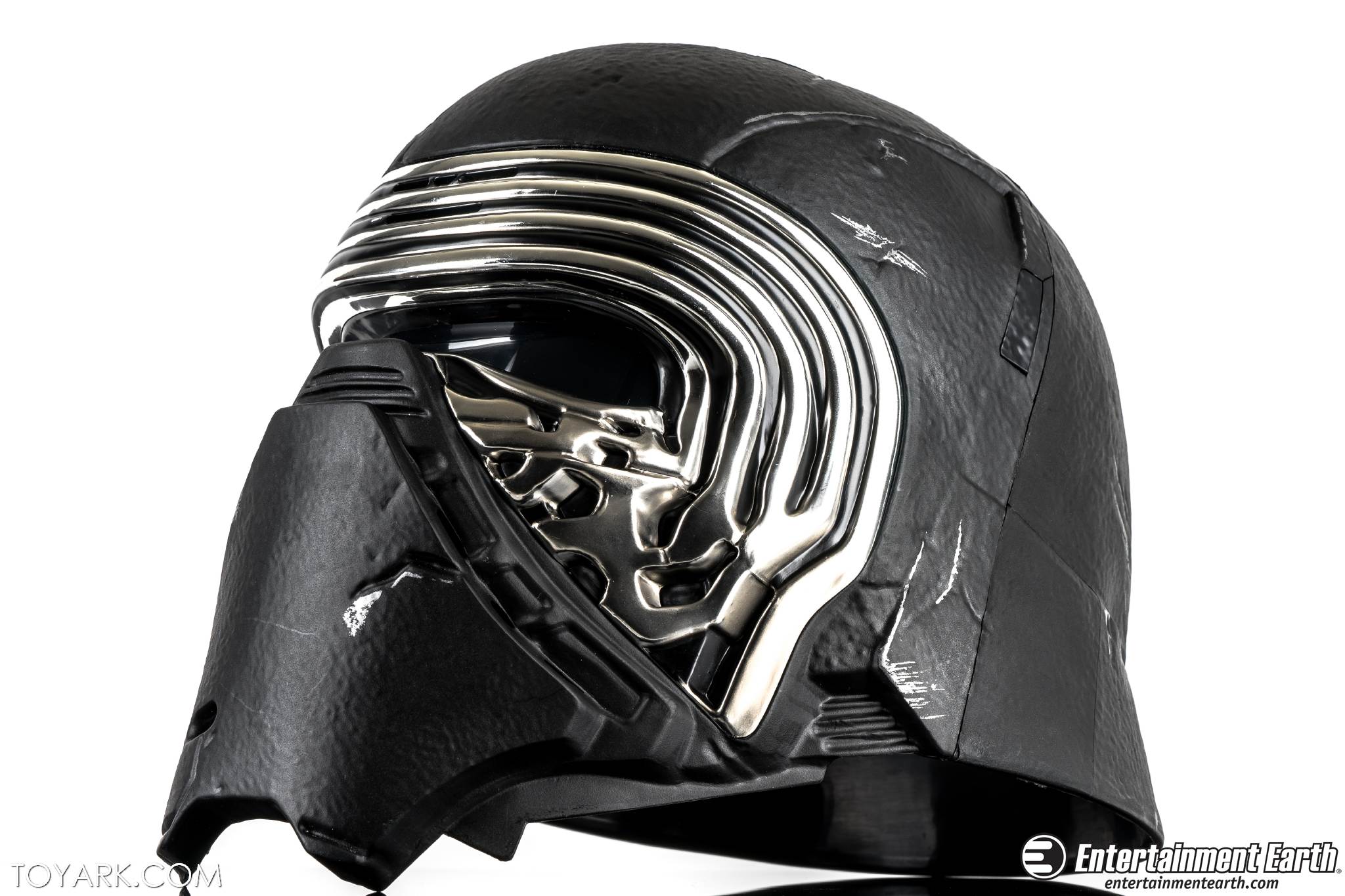 Kylo-Ren-Helmet-08.jpg