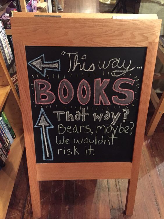 hilarious-bookstore-signs-this-way-books.jpg